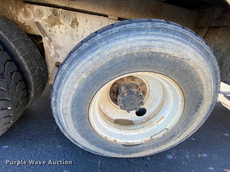 image for item EL9583 2008 International WorkStar 7400  digger derrick truck