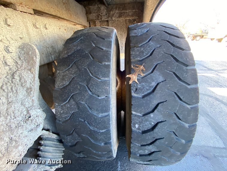 image for item EL9583 2008 International WorkStar 7400  digger derrick truck