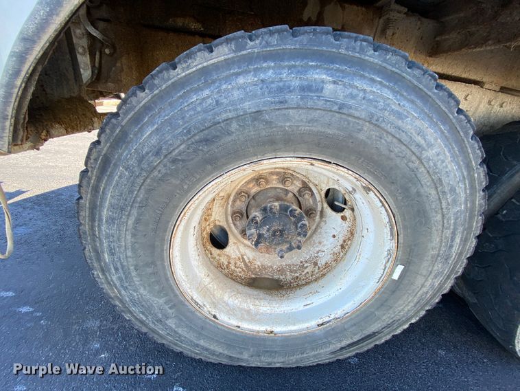 image for item EL9583 2008 International WorkStar 7400  digger derrick truck