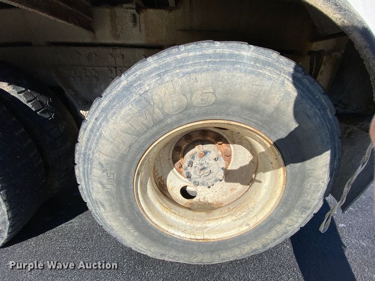 image for item EL9583 2008 International WorkStar 7400  digger derrick truck