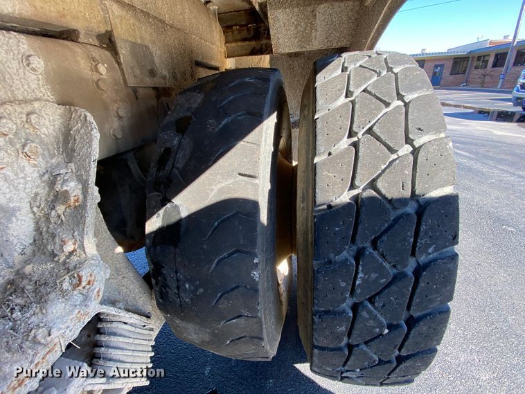 image for item EL9583 2008 International WorkStar 7400  digger derrick truck