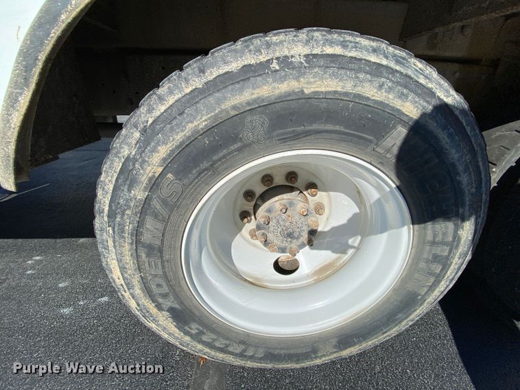 image for item EL9583 2008 International WorkStar 7400  digger derrick truck