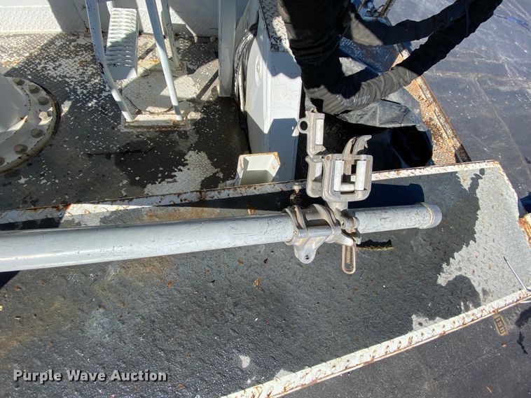 image for item EL9583 2008 International WorkStar 7400  digger derrick truck