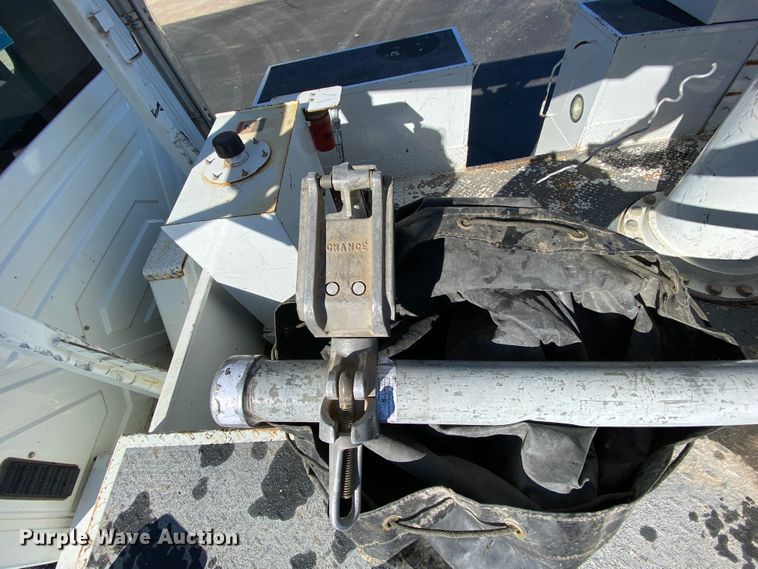 image for item EL9583 2008 International WorkStar 7400  digger derrick truck