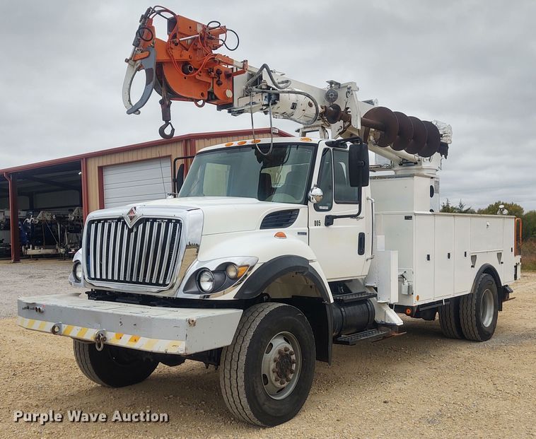 image for item EQ9463 2010 International WorkStar 7400  digger derrick truck