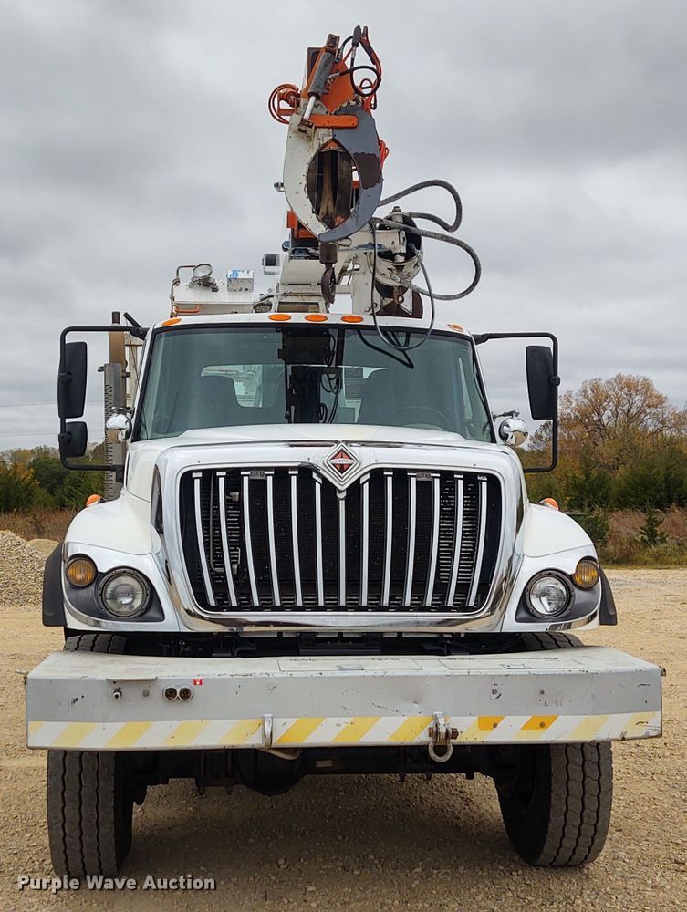 image for item EQ9463 2010 International WorkStar 7400  digger derrick truck