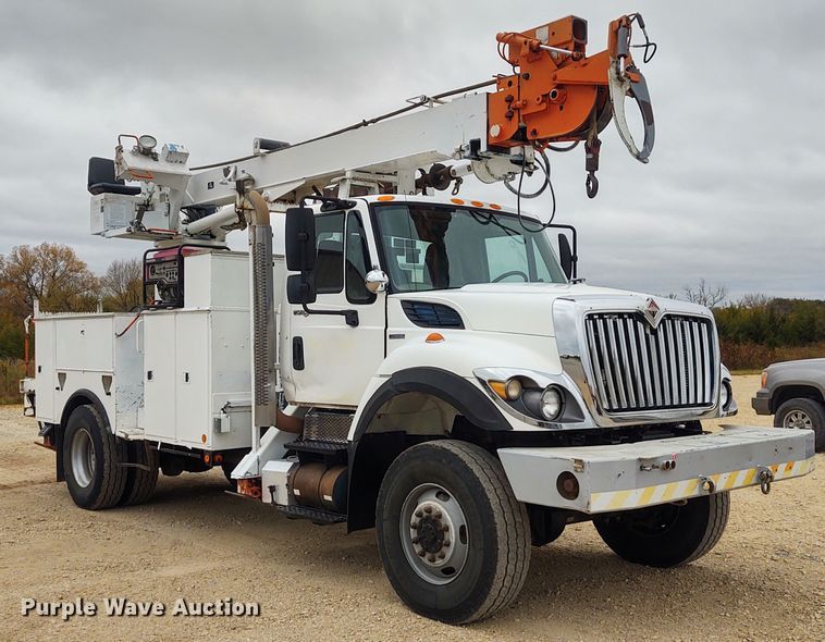 image for item EQ9463 2010 International WorkStar 7400  digger derrick truck