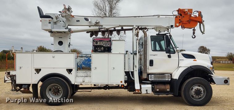 image for item EQ9463 2010 International WorkStar 7400  digger derrick truck