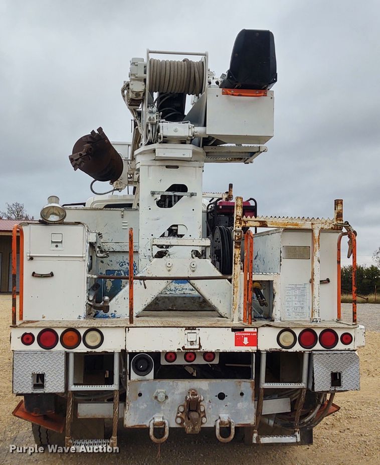 image for item EQ9463 2010 International WorkStar 7400  digger derrick truck