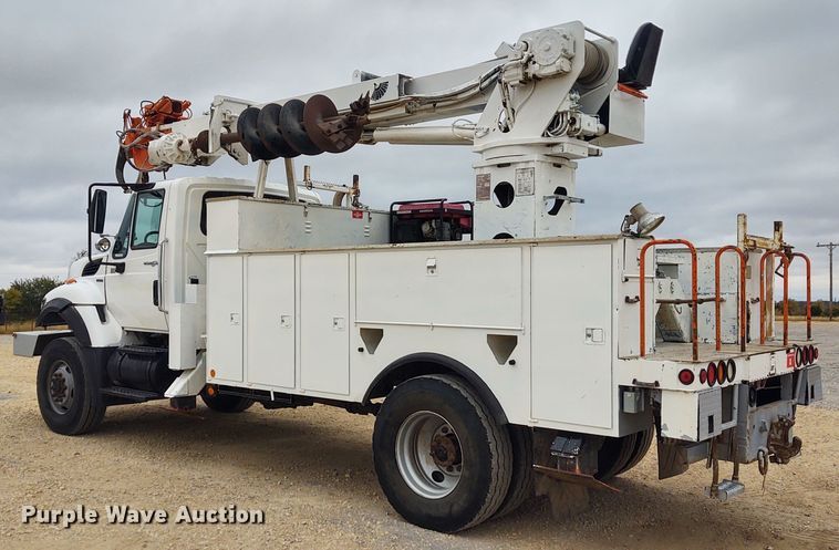 image for item EQ9463 2010 International WorkStar 7400  digger derrick truck