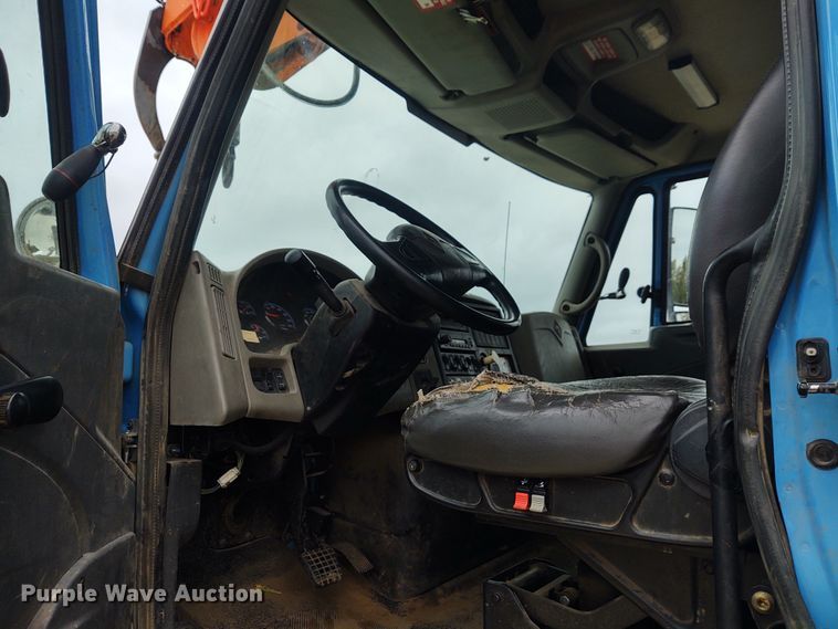 image for item EQ9463 2010 International WorkStar 7400  digger derrick truck