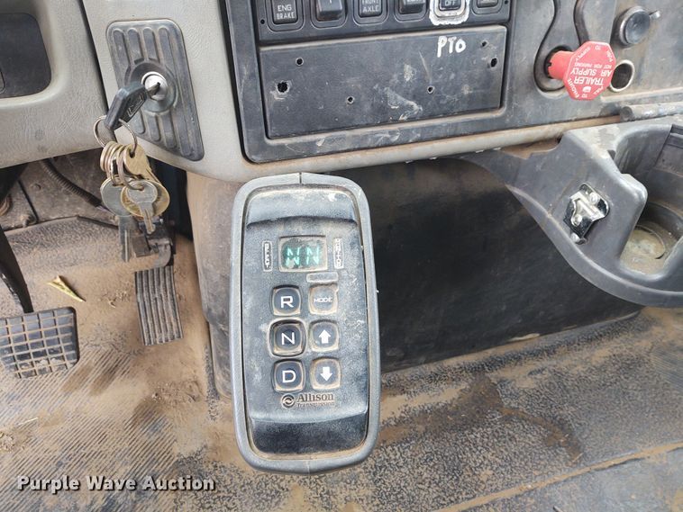 image for item EQ9463 2010 International WorkStar 7400  digger derrick truck