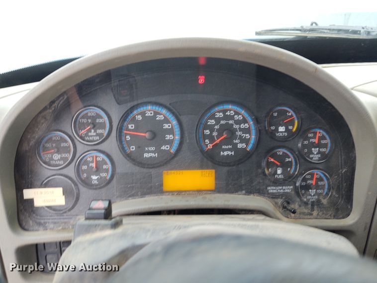 image for item EQ9463 2010 International WorkStar 7400  digger derrick truck