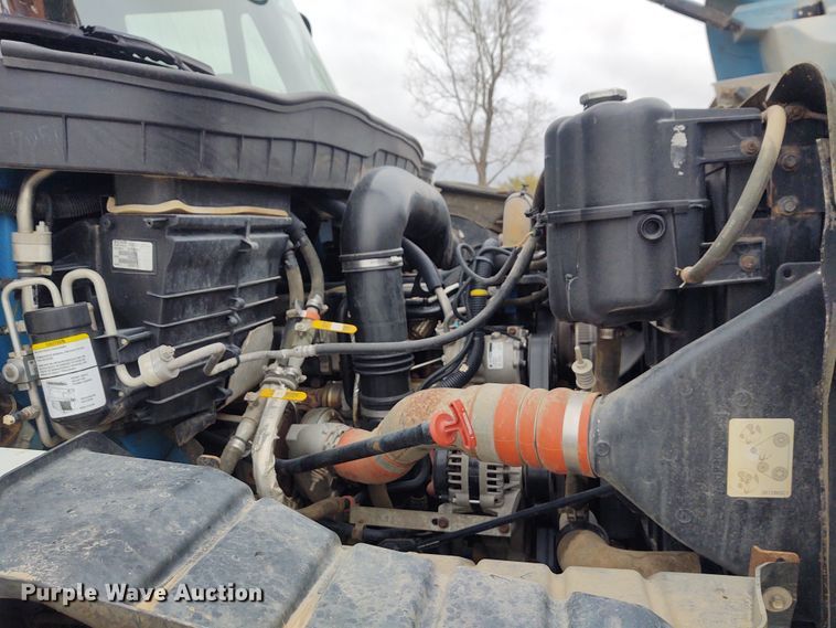 image for item EQ9463 2010 International WorkStar 7400  digger derrick truck