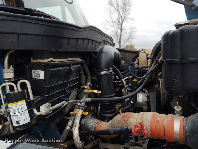 image for item EQ9463 2010 International WorkStar 7400  digger derrick truck