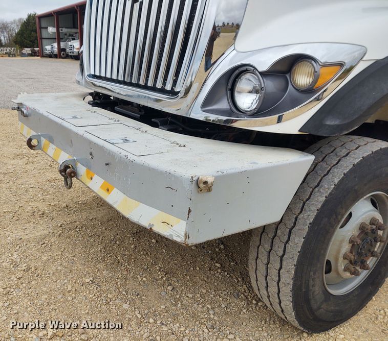 image for item EQ9463 2010 International WorkStar 7400  digger derrick truck