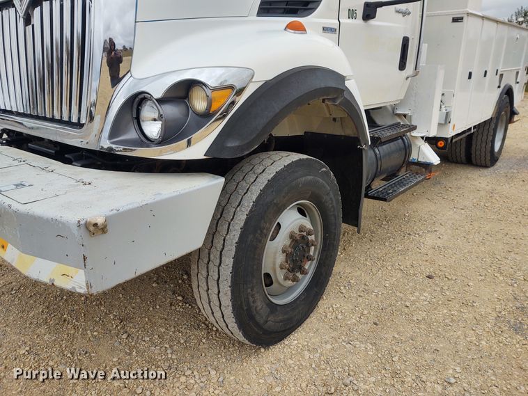 image for item EQ9463 2010 International WorkStar 7400  digger derrick truck