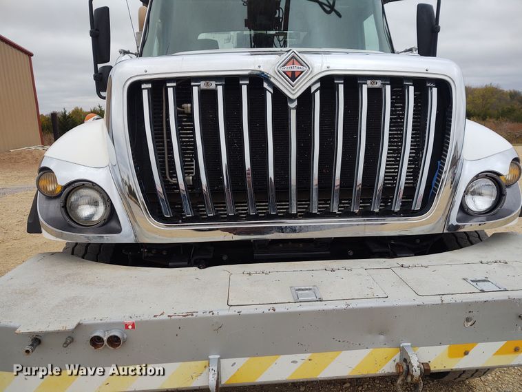 image for item EQ9463 2010 International WorkStar 7400  digger derrick truck