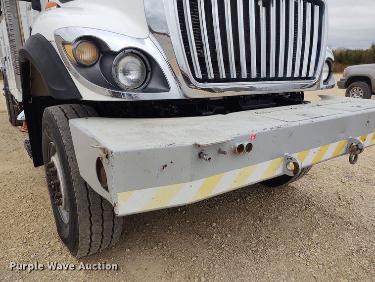 image for item EQ9463 2010 International WorkStar 7400  digger derrick truck