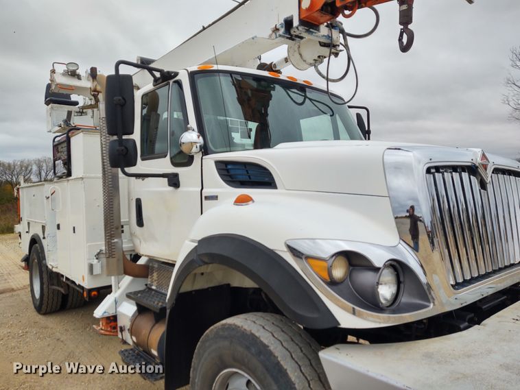 image for item EQ9463 2010 International WorkStar 7400  digger derrick truck