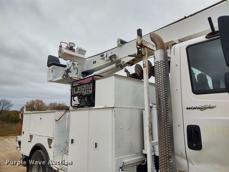 image for item EQ9463 2010 International WorkStar 7400  digger derrick truck