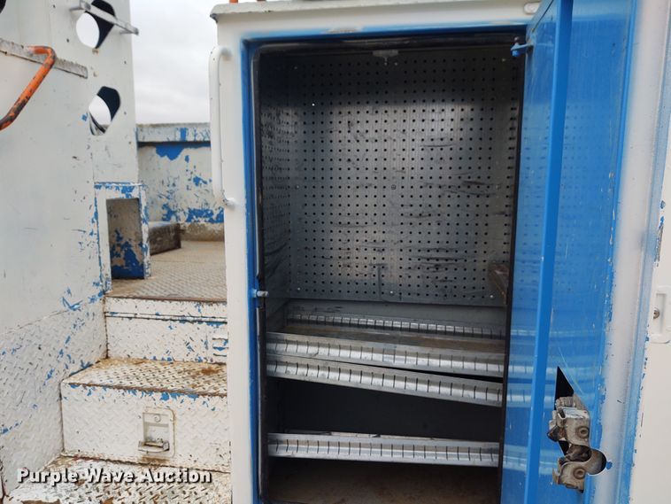 image for item EQ9463 2010 International WorkStar 7400  digger derrick truck