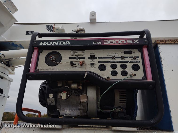 image for item EQ9463 2010 International WorkStar 7400  digger derrick truck