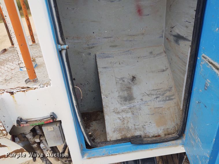 image for item EQ9463 2010 International WorkStar 7400  digger derrick truck