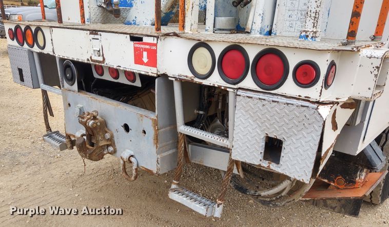 image for item EQ9463 2010 International WorkStar 7400  digger derrick truck