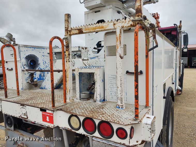 image for item EQ9463 2010 International WorkStar 7400  digger derrick truck