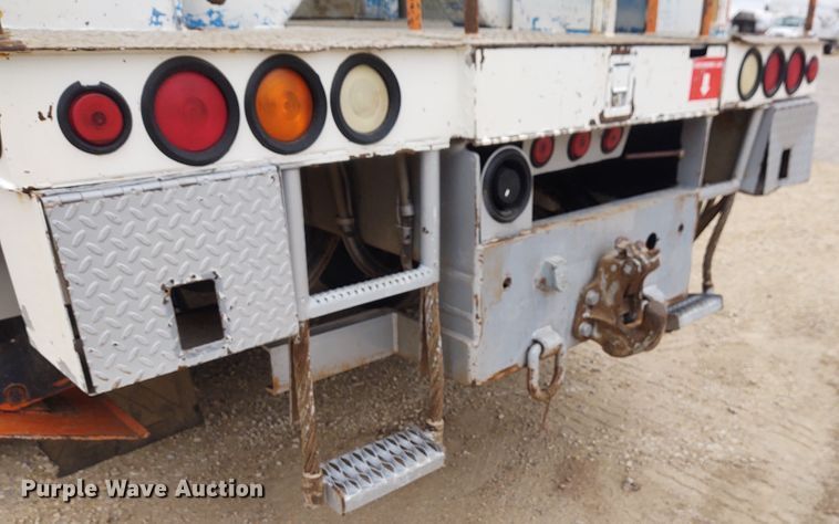 image for item EQ9463 2010 International WorkStar 7400  digger derrick truck