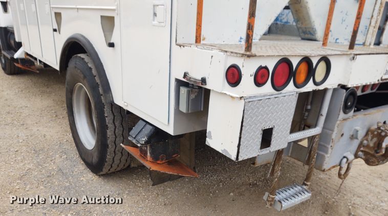 image for item EQ9463 2010 International WorkStar 7400  digger derrick truck