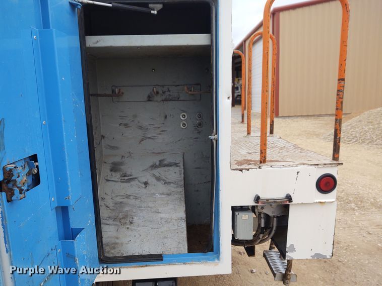 image for item EQ9463 2010 International WorkStar 7400  digger derrick truck