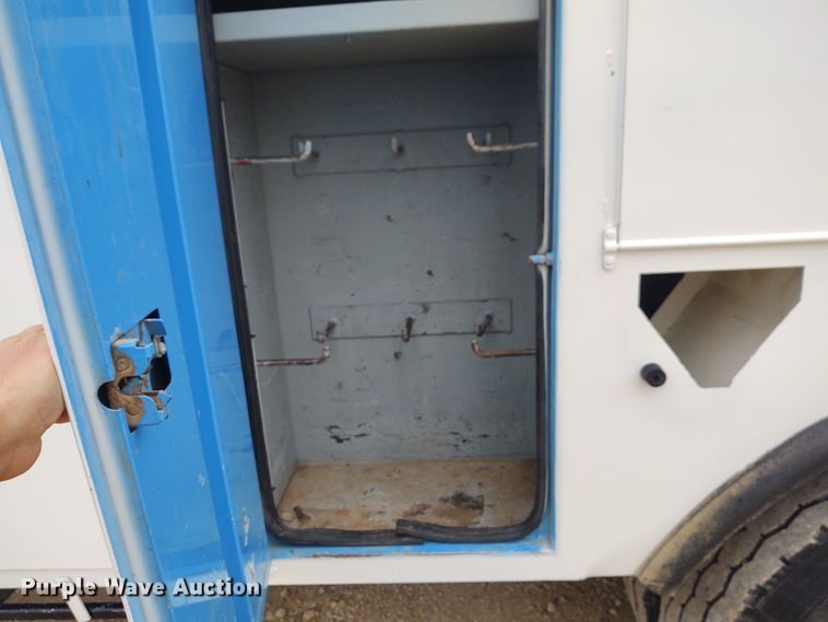 image for item EQ9463 2010 International WorkStar 7400  digger derrick truck