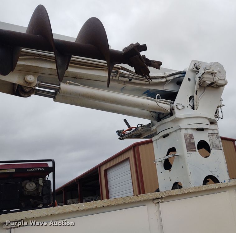 image for item EQ9463 2010 International WorkStar 7400  digger derrick truck