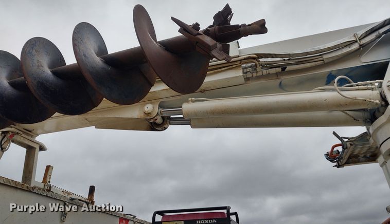 image for item EQ9463 2010 International WorkStar 7400  digger derrick truck