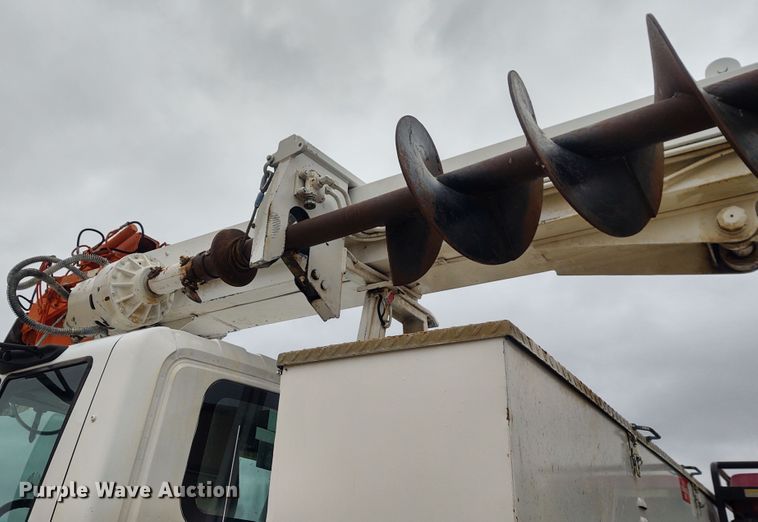 image for item EQ9463 2010 International WorkStar 7400  digger derrick truck