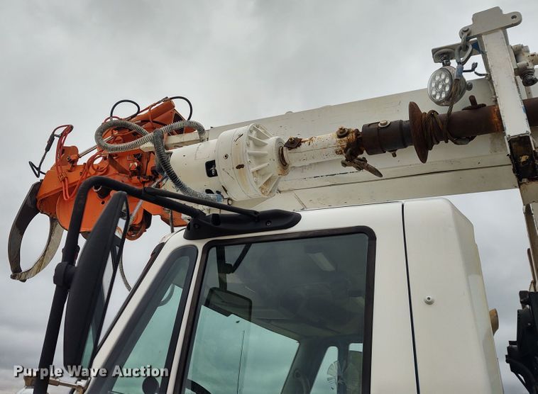 image for item EQ9463 2010 International WorkStar 7400  digger derrick truck