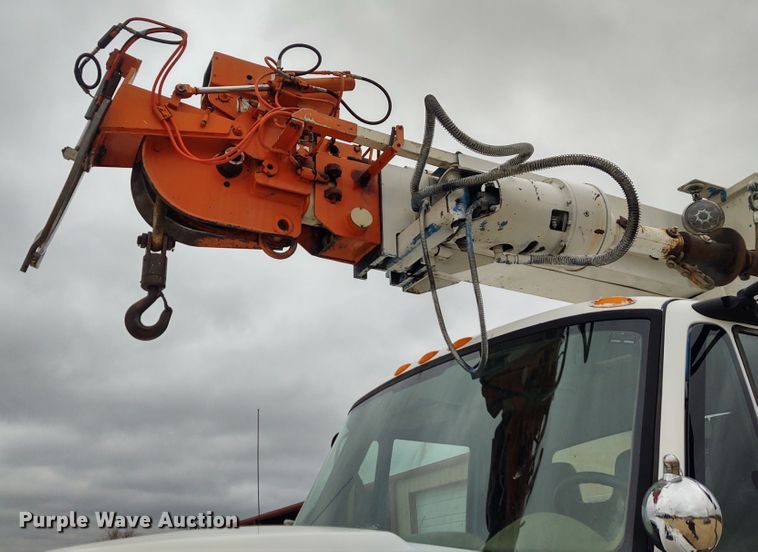 image for item EQ9463 2010 International WorkStar 7400  digger derrick truck