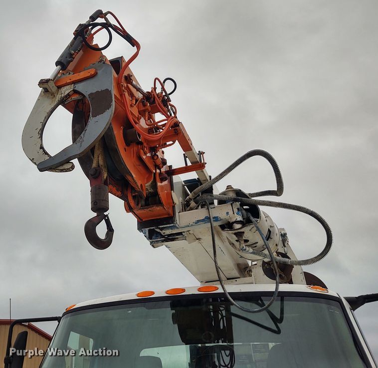 image for item EQ9463 2010 International WorkStar 7400  digger derrick truck