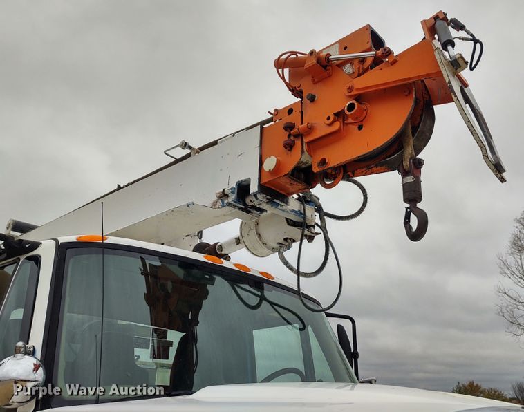 image for item EQ9463 2010 International WorkStar 7400  digger derrick truck