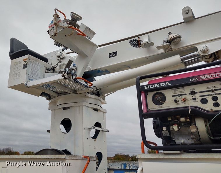 image for item EQ9463 2010 International WorkStar 7400  digger derrick truck