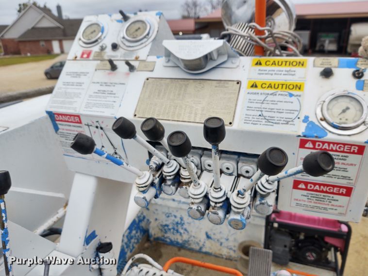 image for item EQ9463 2010 International WorkStar 7400  digger derrick truck