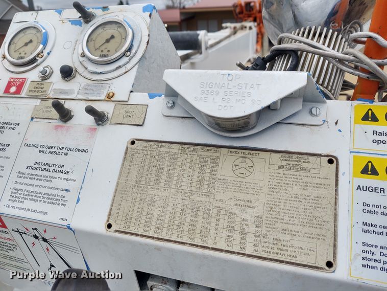 image for item EQ9463 2010 International WorkStar 7400  digger derrick truck