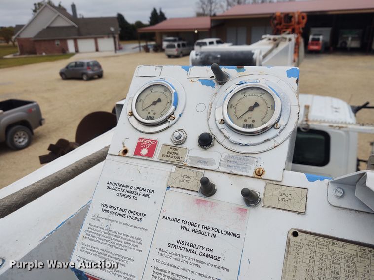 image for item EQ9463 2010 International WorkStar 7400  digger derrick truck