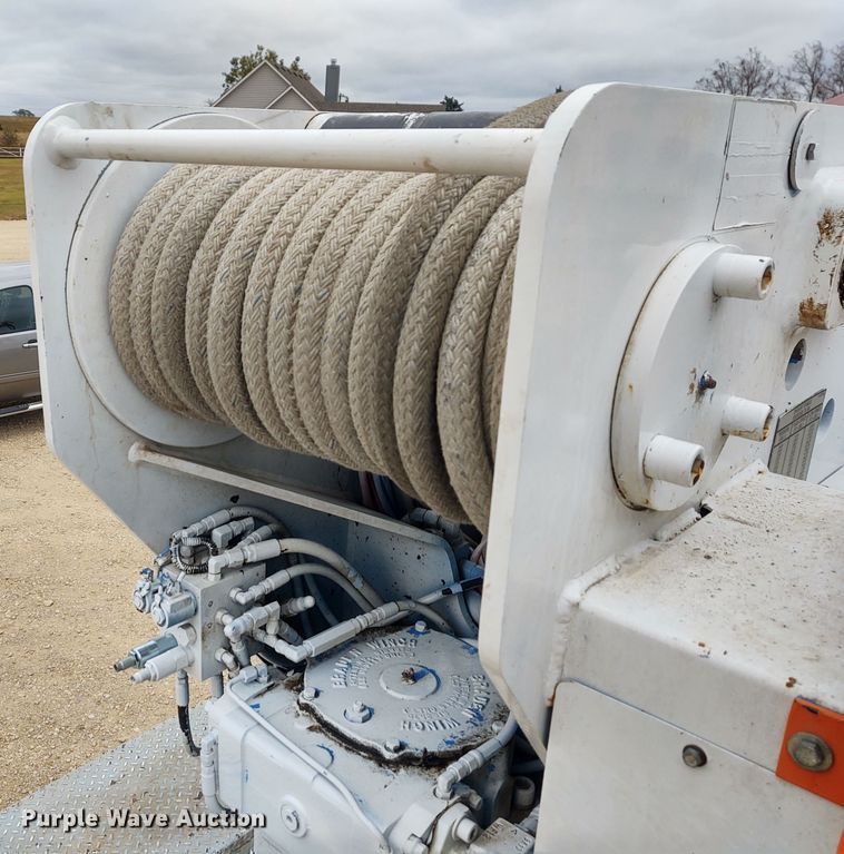 image for item EQ9463 2010 International WorkStar 7400  digger derrick truck