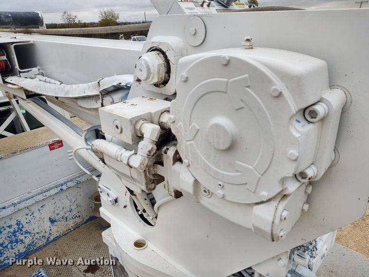 image for item EQ9463 2010 International WorkStar 7400  digger derrick truck