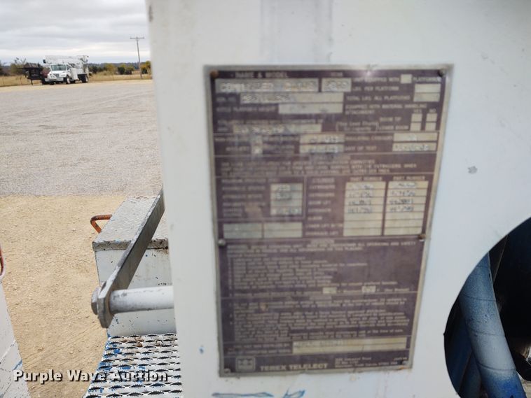 image for item EQ9463 2010 International WorkStar 7400  digger derrick truck