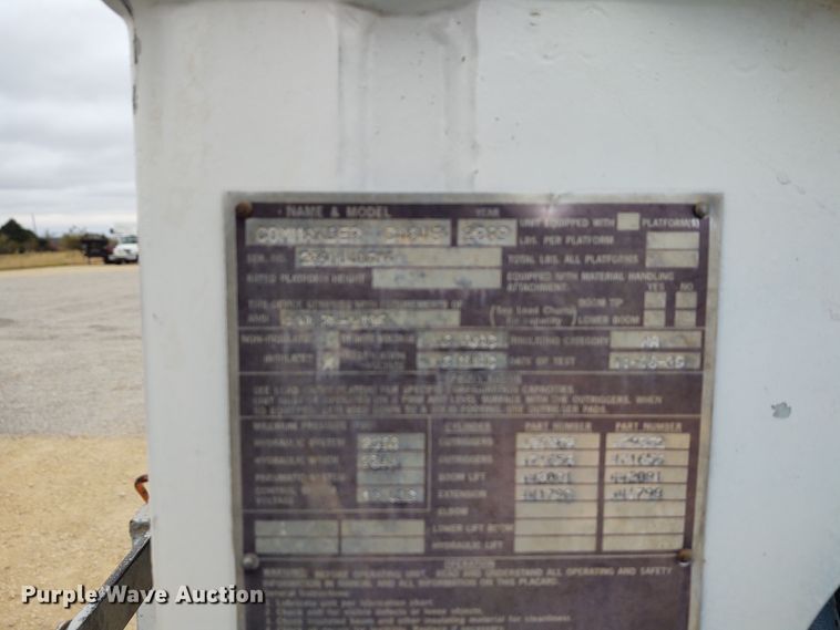 image for item EQ9463 2010 International WorkStar 7400  digger derrick truck