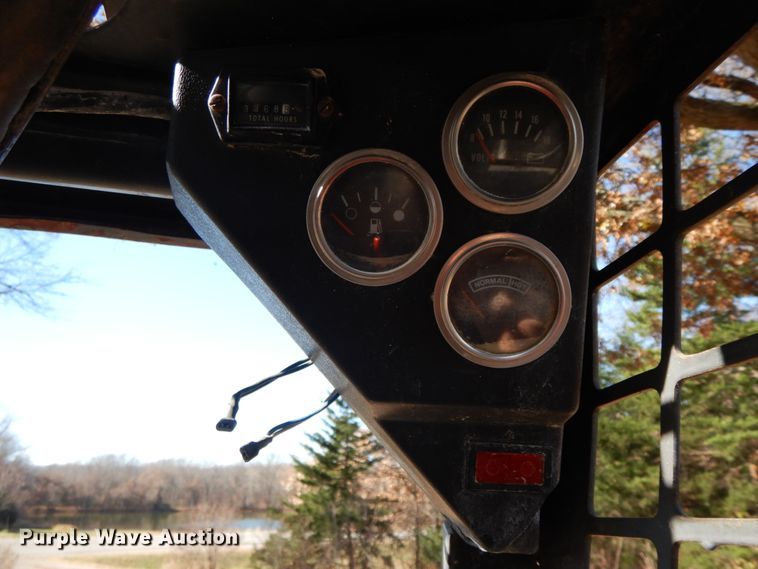 image for item FG9698 1988 Bobcat 642B  skid steer loader